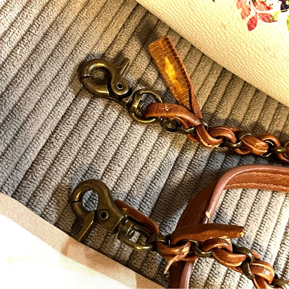 Elliott Lucca Cream Floral Clutch/Crossbody 2 for $22 - Picture 9 of 16